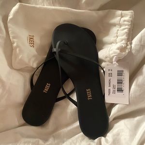 Tkees women sandals- great mint condition